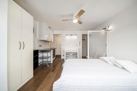 Studio to rent, Colville Gardens London W11