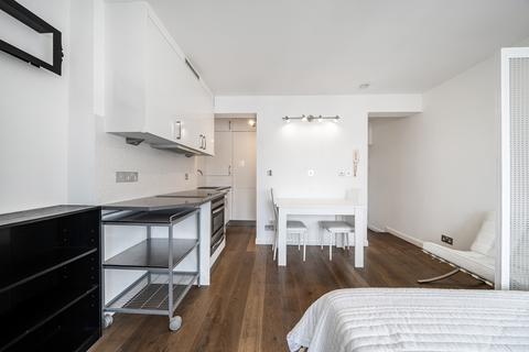 Studio to rent, Colville Gardens London W11