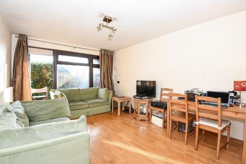 1 bedroom flat to rent, Churchfields, London, E18