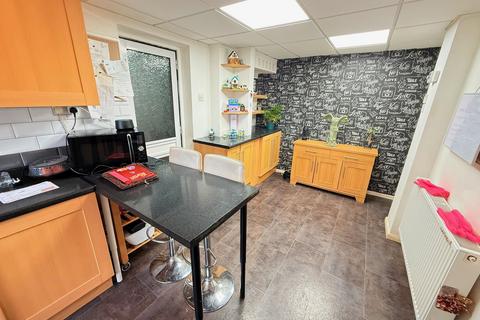 3 bedroom detached house to rent, Penarth Rise, Nottingham, NG5