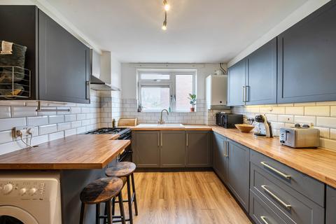 2 bedroom flat for sale, Evelina Road, Nunhead, London, SE15