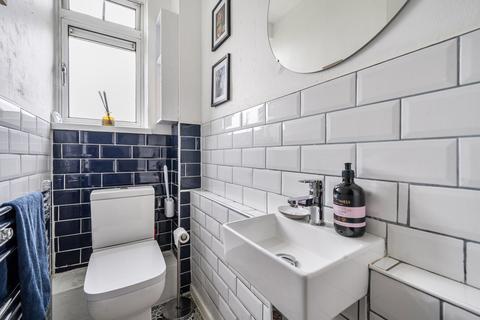 2 bedroom flat for sale, Evelina Road, Nunhead, London, SE15
