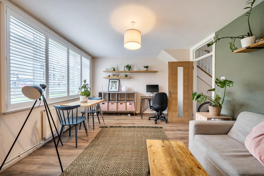 1428776-10-69b819...