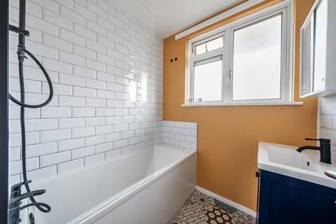 2 bedroom flat for sale, Evelina Road, Nunhead, London, SE15