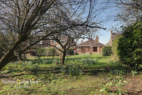 3 bedroom detached bungalow for sale, Heathcote Road, Bignall End