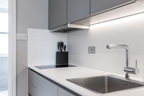 Studio to rent, Flat 15 50-52 St Quintin Avenue