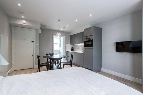 Studio to rent, Flat 15 50-52 St Quintin Avenue