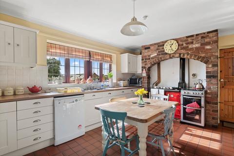 undefined, Bumble Bee, Dough Bank, Ombersley, Droitwich, Worcestershire.  WR9 0HN