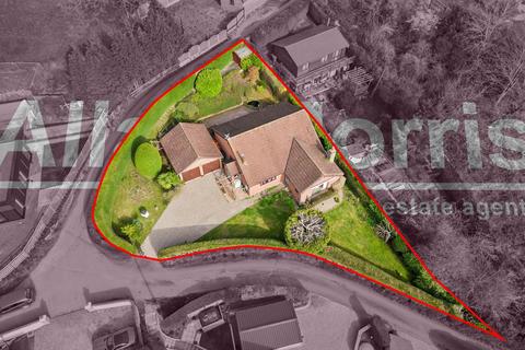 undefined, Bumble Bee, Dough Bank, Ombersley, Droitwich, Worcestershire.  WR9 0HN