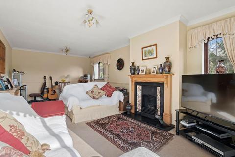 undefined, Bumble Bee, Dough Bank, Ombersley, Droitwich, Worcestershire.  WR9 0HN