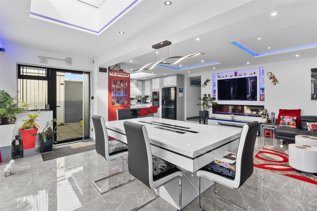Extended Lounge/Diner