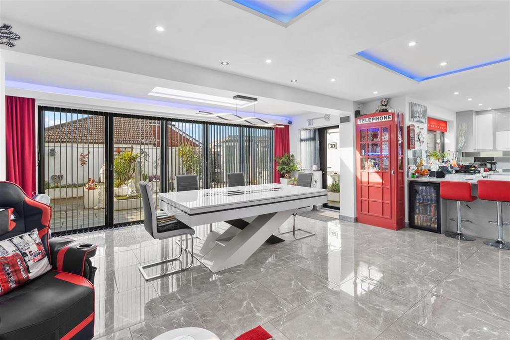 Extended Lounge/Diner