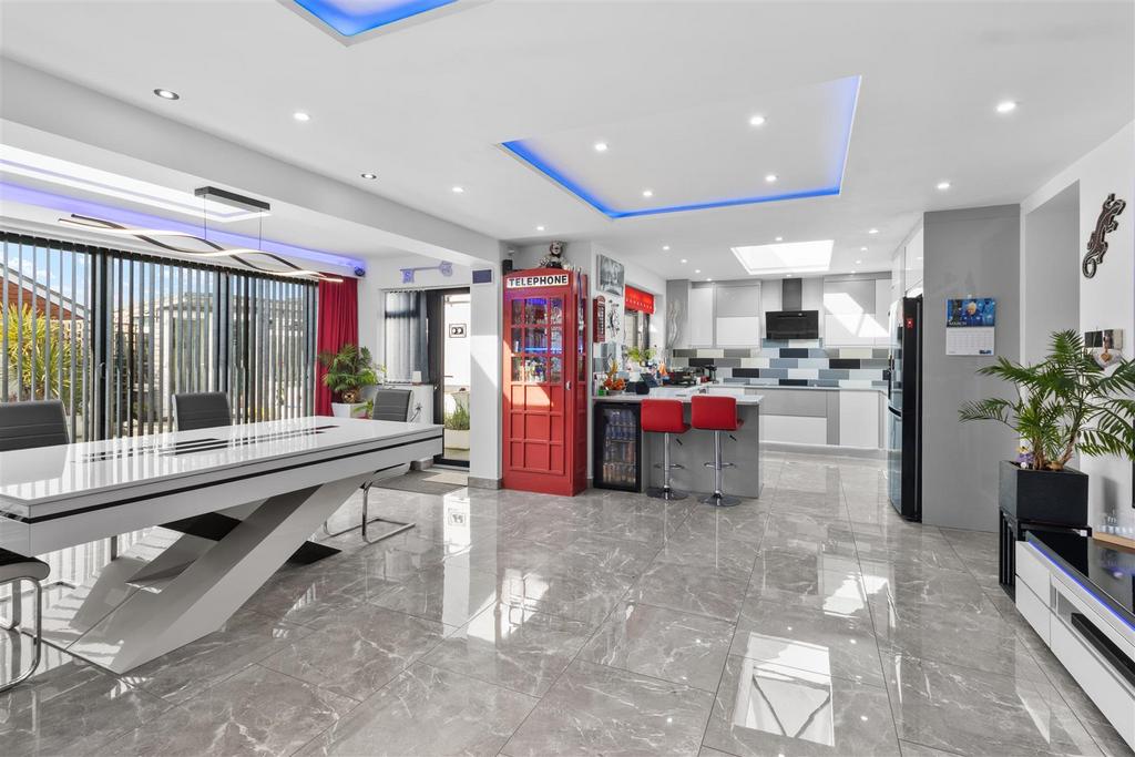 Extended Lounge/Diner