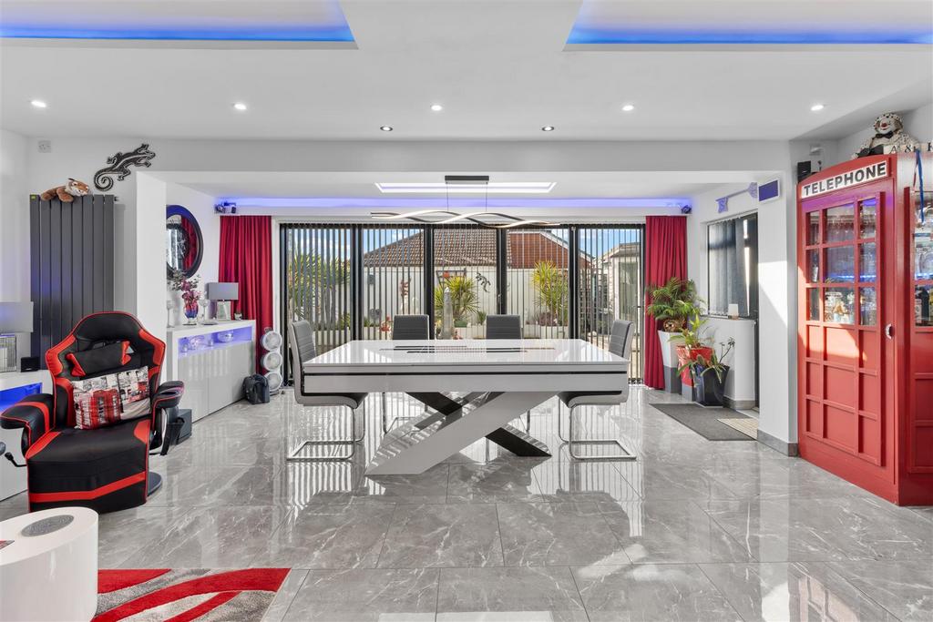 Extended Lounge/Diner