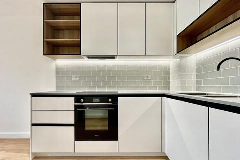 2 bedroom apartment to rent, Beaufort Square, London NW9