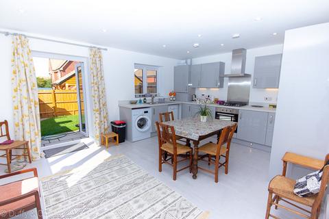 undefined, Hoadley Avenue, Burgess Hill, RH15