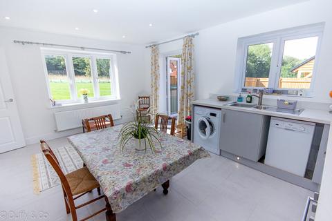 undefined, Hoadley Avenue, Burgess Hill, RH15
