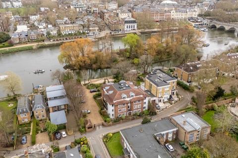 undefined, Willoughby Road, Twickenham, TW1