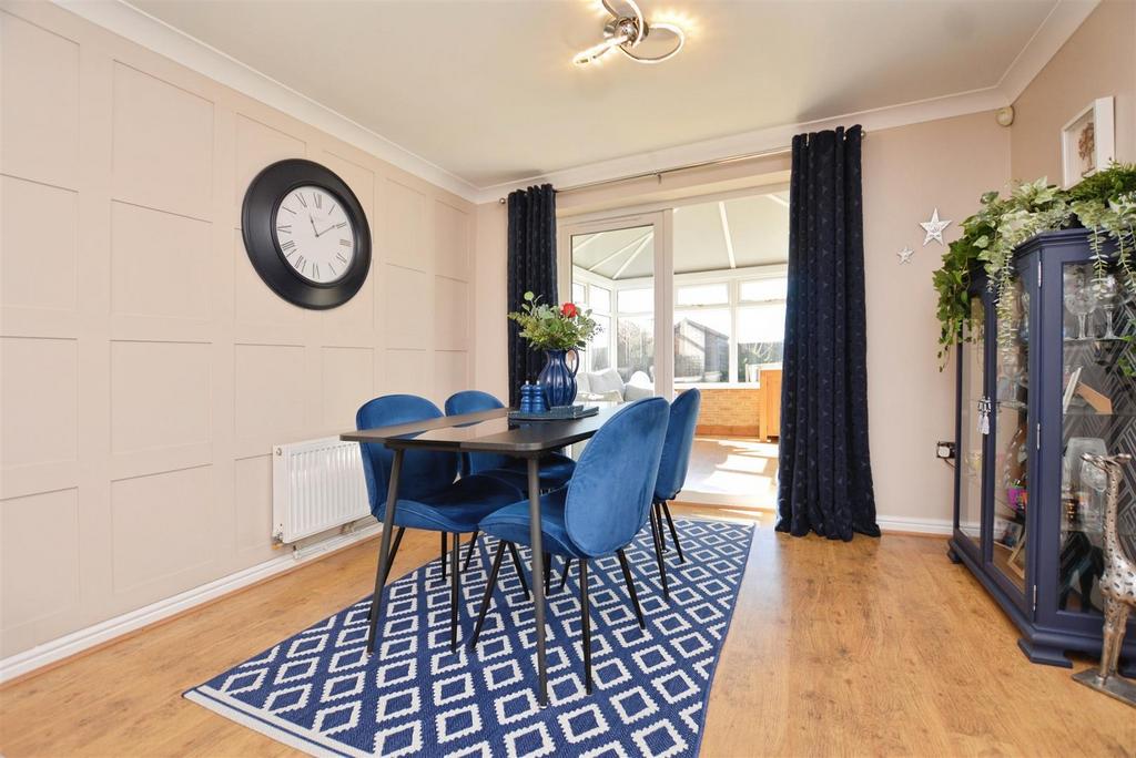 Lounge/Dining Room
