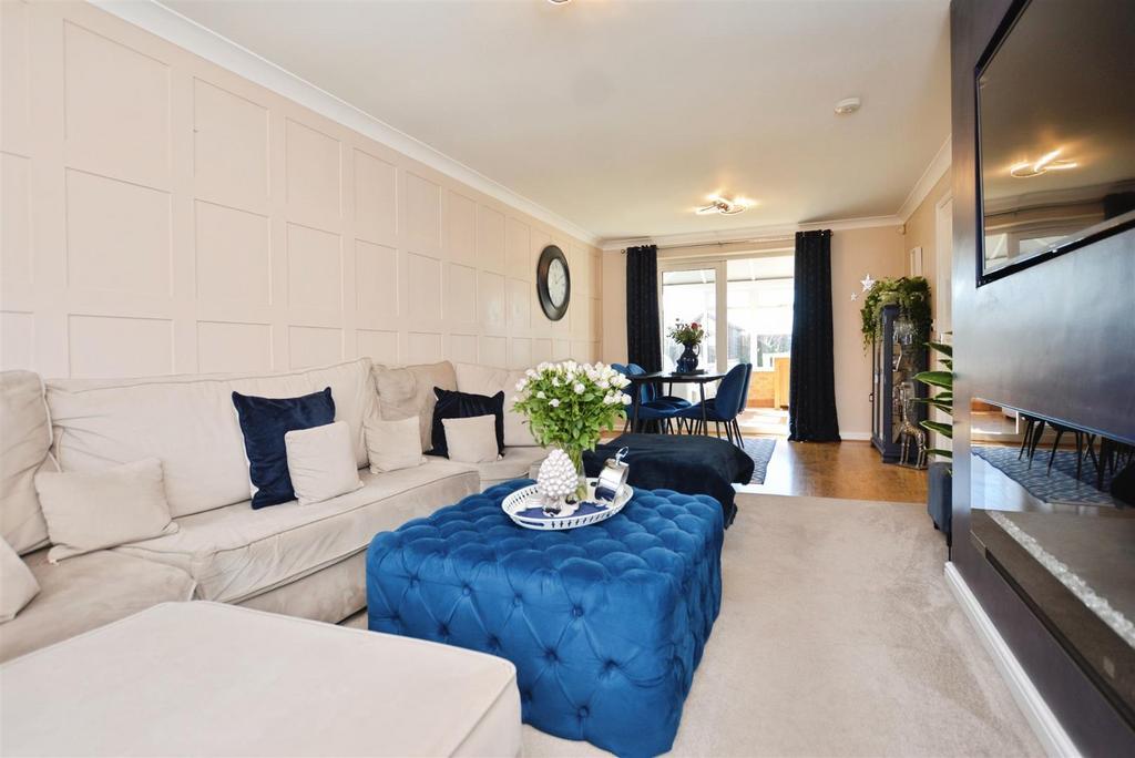 Lounge/Dining Room