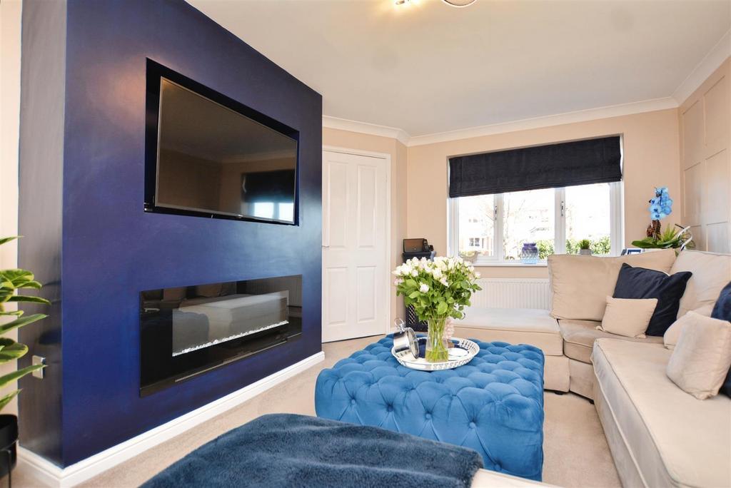 Lounge/Dining Room