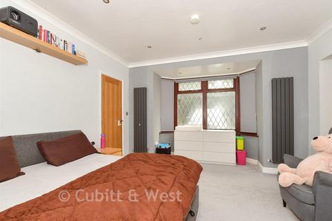 3 bedroom detached bungalow for sale, Dovers Green Road, Reigate RH2