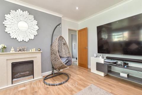 3 bedroom detached bungalow for sale, Dovers Green Road, Reigate RH2