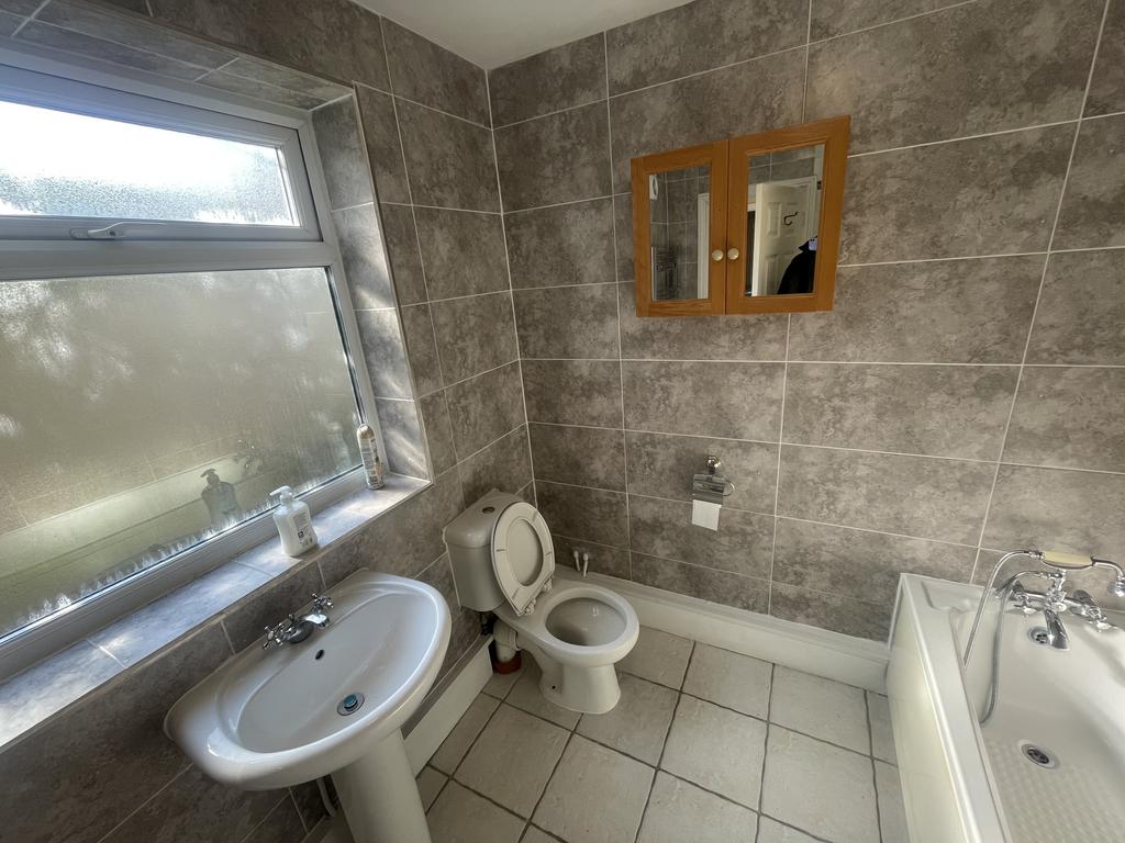 Bathroom (1).jpeg