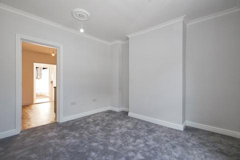 2 bedroom flat for sale, Congleton Grove, London, SE18