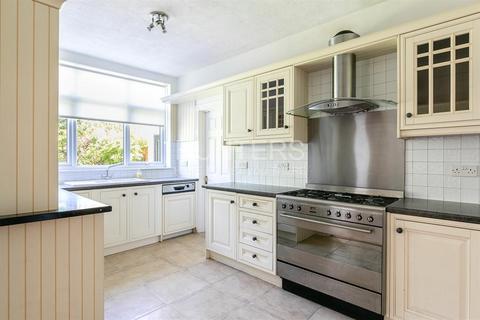 4 bedroom detached house to rent, Wren Avenue, NW2