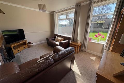 2 bedroom semi-detached house for sale, Netherlands Avenue, Odsal, Bradford