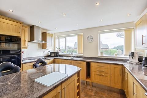 4 bedroom bungalow for sale, Richmondfield Way, Leeds LS15