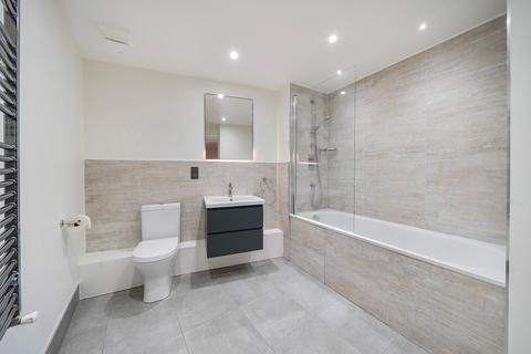 3 bedroom flat to rent, Tanner Street, London, SE1