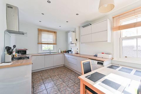 2 bedroom flat to rent, Gassiot Road, Tooting, London, SW17