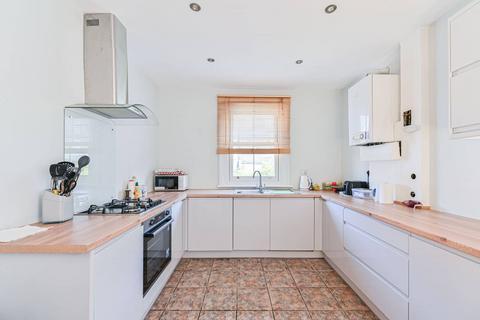 2 bedroom flat to rent, Gassiot Road, Tooting, London, SW17