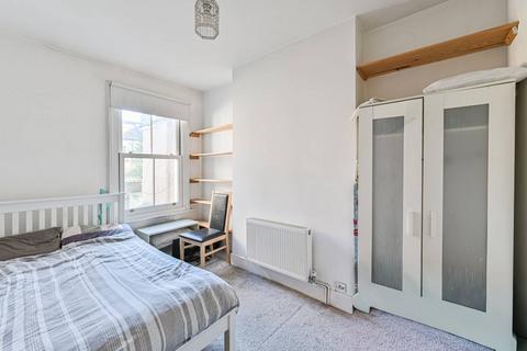 2 bedroom flat to rent, Gassiot Road, Tooting, London, SW17