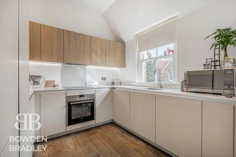 2 bedroom flat for sale, Thomas Barnardo Way, Barkingside, IG6