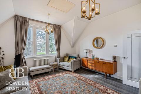 2 bedroom flat for sale, Thomas Barnardo Way, Barkingside, IG6