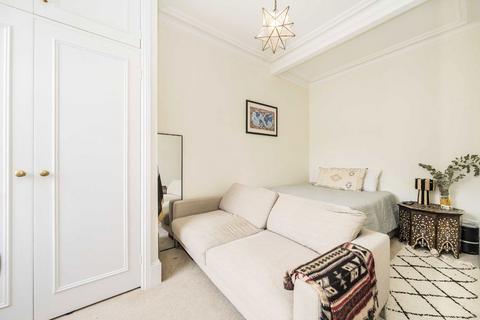 1 bedroom flat to rent, Pembridge Gardens, London W2
