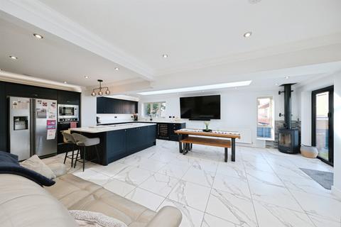 4 bedroom detached house for sale, Southgate Road, Warsop, Mansfield