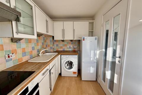 2 bedroom flat to rent, Braybourne Drive, Isleworth TW7