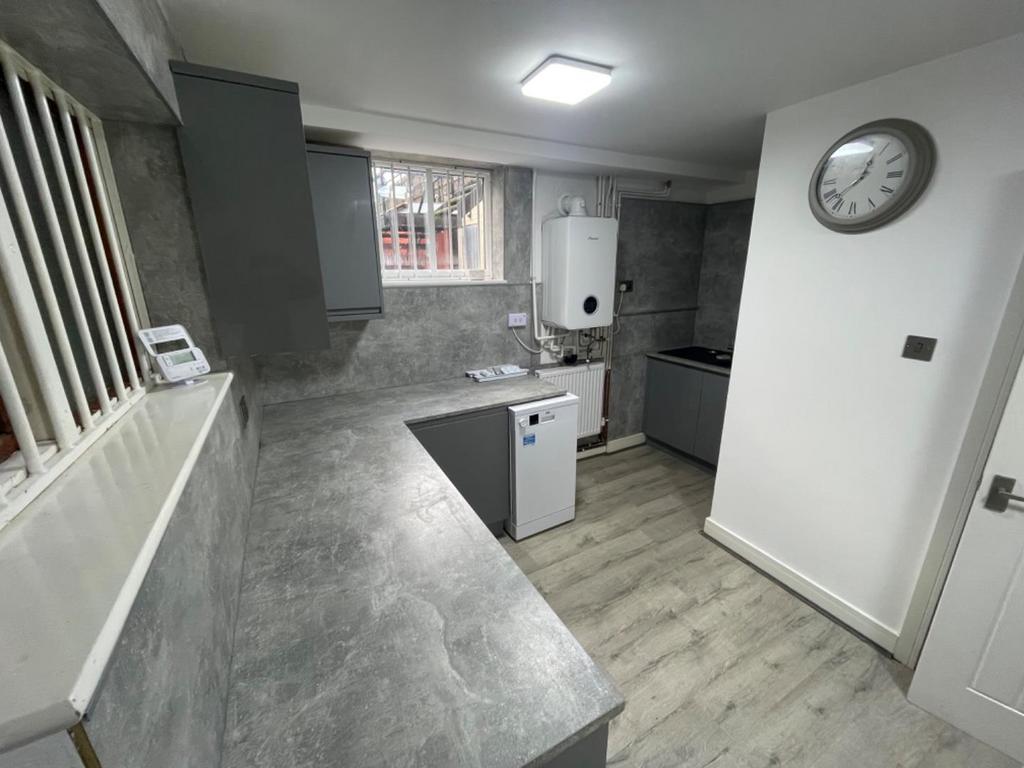 12 FLAT KITCHEN A.jpg