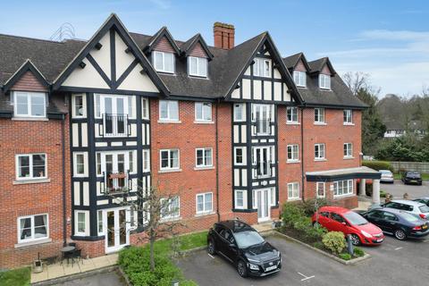 2 bedroom flat for sale, Manor Road North, Hinchley Wood, KT10
