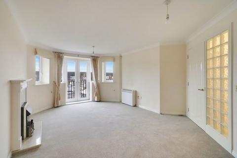 2 bedroom flat for sale, Manor Road North, Hinchley Wood, KT10