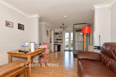 3 bedroom end of terrace house for sale, Bakers Close, Horsham RH13