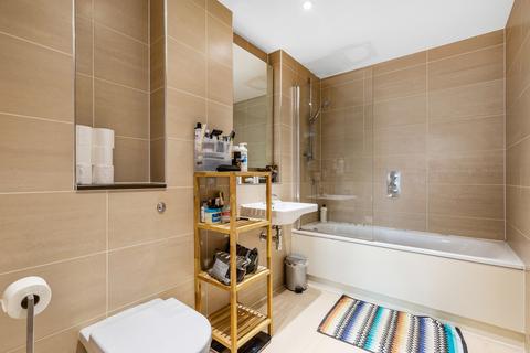 2 bedroom flat to rent, Axminster Road, London, N7