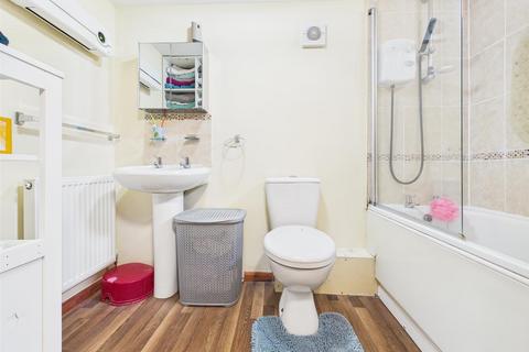 4 bedroom end of terrace house for sale, Wright Close, Bridlington