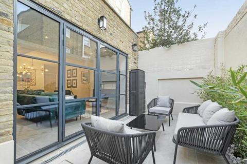 2 bedroom flat to rent, Kelvedon Road, London