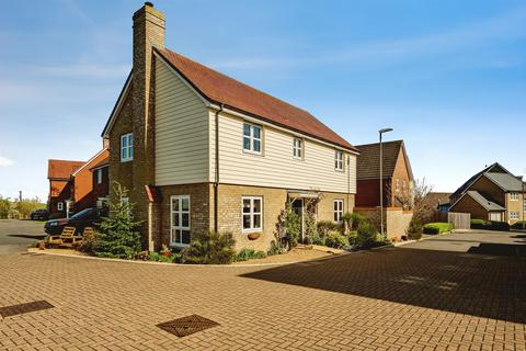 4 bedroom detached house for sale, Newton Avenue, Aylesbury