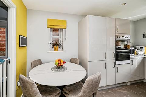 4 bedroom detached house for sale, Newton Avenue, Aylesbury